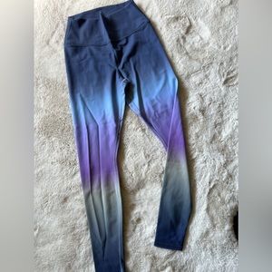 Never worn ALO yoga leggings